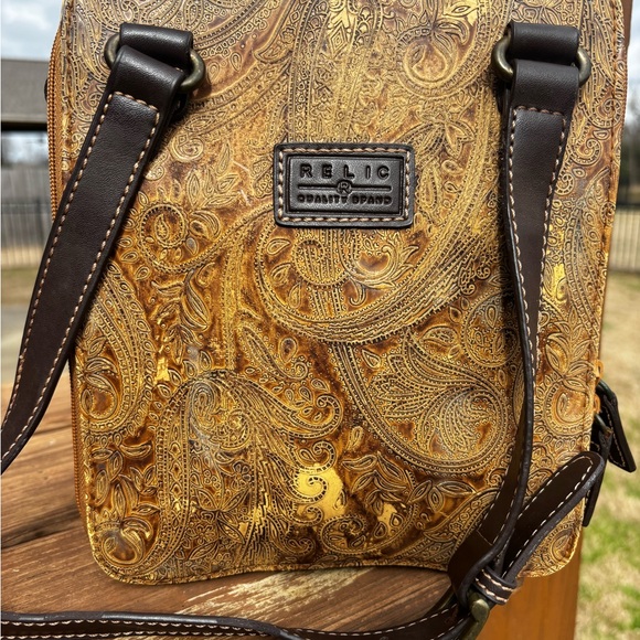 GUC! Relic Vintage Paisley Leather Gold Crossbody Bag - Picture 14 of 14